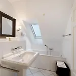 Gut Rattelvitz - Galerie Mitte Apartment Gingst