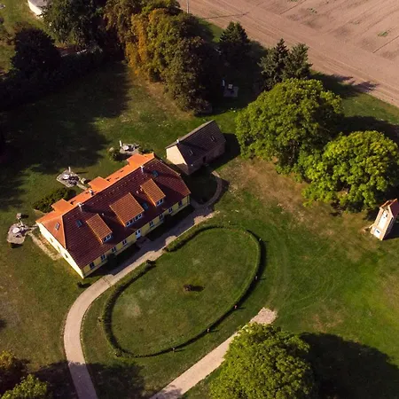 Gut Rattelvitz - Galerie Mitte Апартаменты Gingst