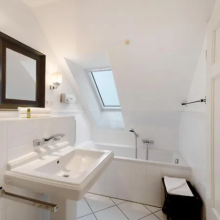 Gut Rattelvitz - Galerie Mitte Апартаменты Gingst